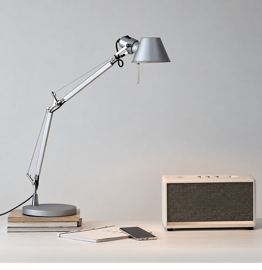 【新着アイテム】ルーヴル・アームランプ (Louvre Arm Lamp) 卓上サイズ